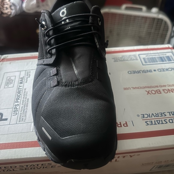 On Running Black Sneakers Modern Athletic Design - Picture 3 of 4